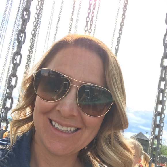 Meet your Posher, Amanda - Picture 1 of 1